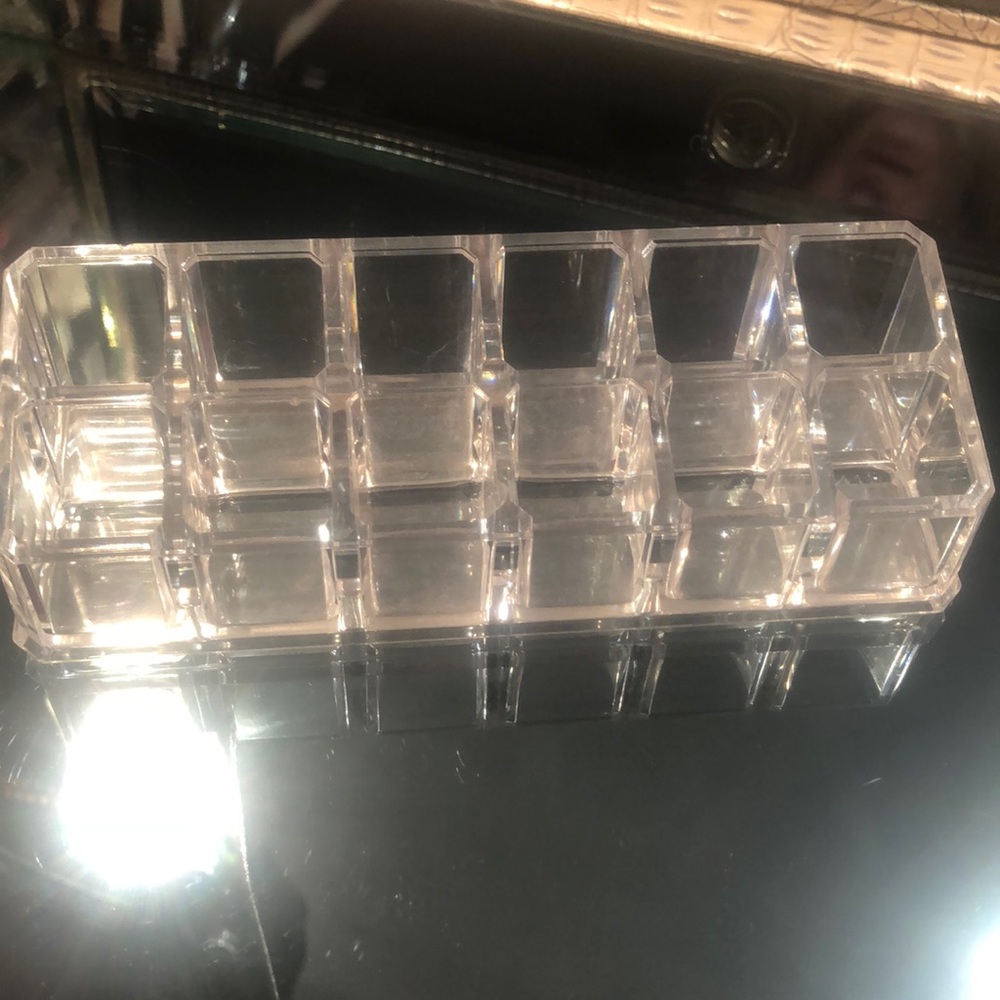 Makeup/lipstick organizer